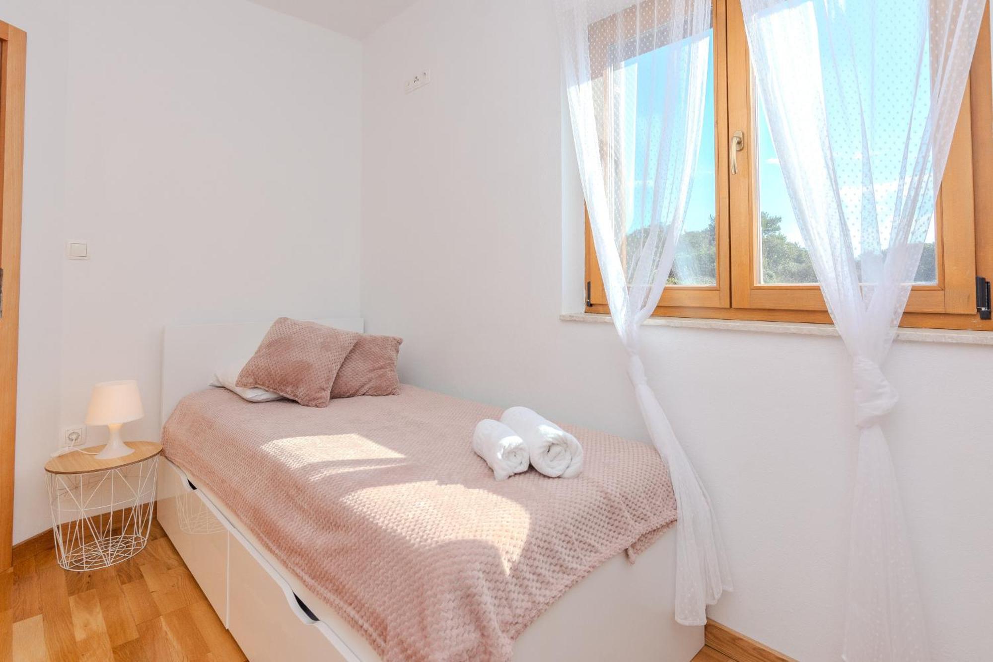 Holiday Home Lucy Pakoštane Buitenkant foto